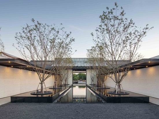 les architectes de lacime reflète le centre de loisirs de Suzhou dans les piscines de l'eau dans la porcelaine