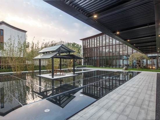 les architectes de lacime reflète le centre de loisirs de Suzhou dans les piscines de l'eau dans la porcelaine