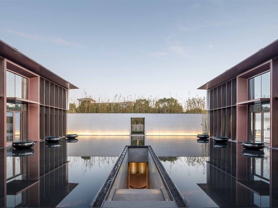 les architectes de lacime reflète le centre de loisirs de Suzhou dans les piscines de l'eau dans la porcelaine