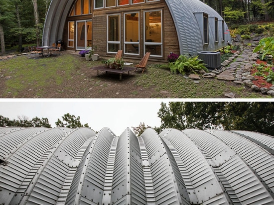 La hutte de Q par architecture de Coughlin est entourée par nature