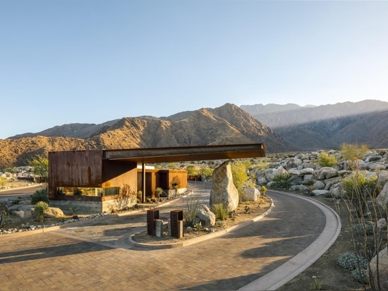 Le corps de garde de palissades de désert incarne la vie moderne de Palm Springs