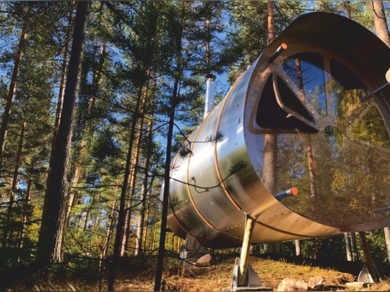 la cabane dans un arbre de Plat-paquet offre « la région sauvage extrême » glamping avec une empreinte de pas légère