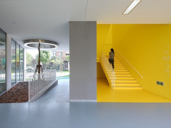 le complexe de jardin d'enfants à Changhaï par la masse de bureau est formé comme le symbole d'infini