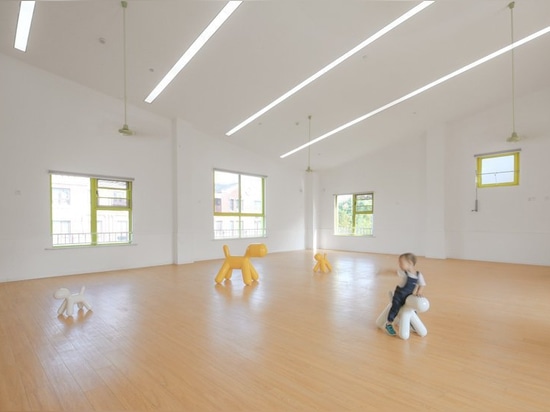 le complexe de jardin d'enfants à Changhaï par la masse de bureau est formé comme le symbole d'infini