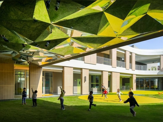 le complexe de jardin d'enfants à Changhaï par la masse de bureau est formé comme le symbole d'infini