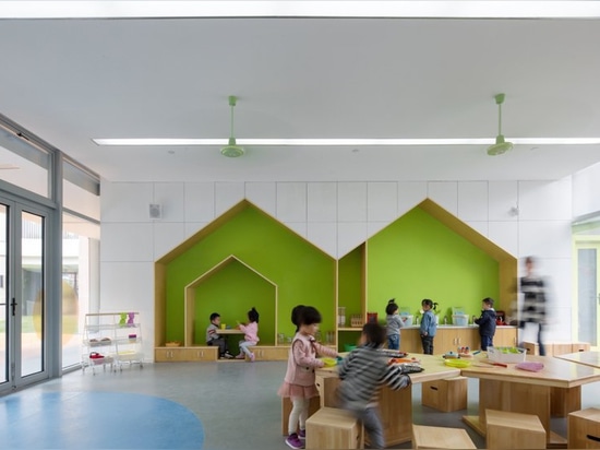 le complexe de jardin d'enfants à Changhaï par la masse de bureau est formé comme le symbole d'infini