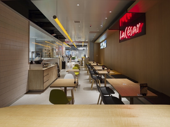 Projet de restaurant La Cesar Pizza. feat. TA Yi Fauteuil accoudoir par TOOU.