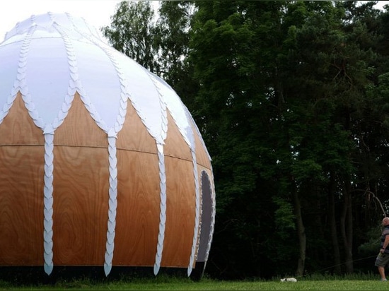 l'" observatoire " de munkeruphus de simon hjermind jensen répond à son environnement naturel