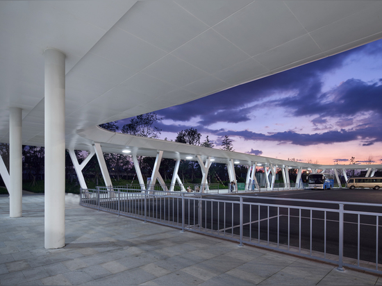 Gare ferroviaire à grande vitesse de Tonglu / Greentown Ten-D Architectural Design