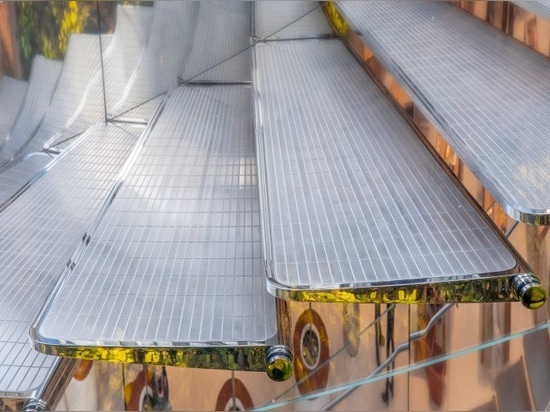 le fameux'cube' new yorkais de apple rouvre sur la cinquième avenue