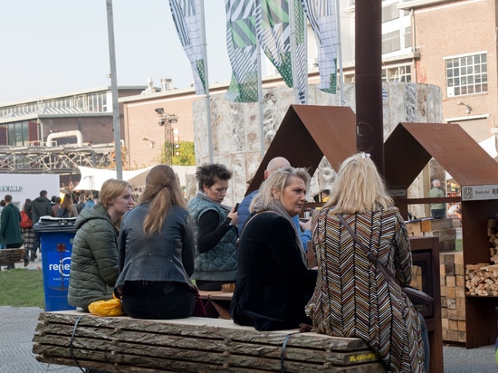 Atelier NL crée des bancs à partir d'arbres abattus par la tempête pour la Dutch Design Week