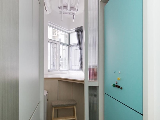 Un petit appartement à Hong Kong utilise intelligemment ses 492 pieds carrés