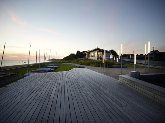 PROMENADE DE PLAGE D'ESBJERG ET CLUB DE NAVIGATION