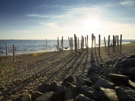 PROMENADE DE PLAGE D'ESBJERG ET CLUB DE NAVIGATION