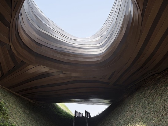 les lignes organiques et la verdure ondulante du musée Liyang du CROX en Chine