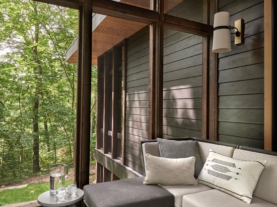 Cette maison confortable dans la forêt a été conçue pour les week-ends de détente