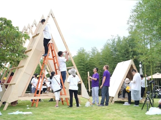 Des familles chinoises créent une éco-communauté de cabanes à ossature en bois et à ossature en A