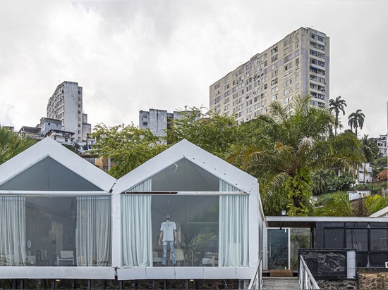 NR Arquitetura complète l'intérieur des villas avec le concept " Less Is More " au Brésil