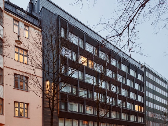 Les architectes Soini et Horto ainsi que le dessinateur d'intérieurs Markus Eskola accomplissent le Helsinki-Boulevard d'indigo d'hôtel