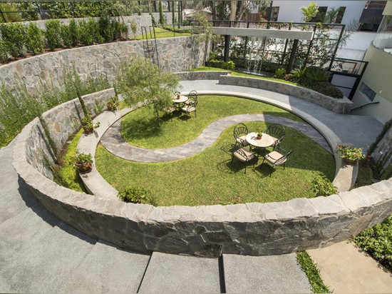 Une ancienne arène de Cockfighting a été convertie en beau jardin