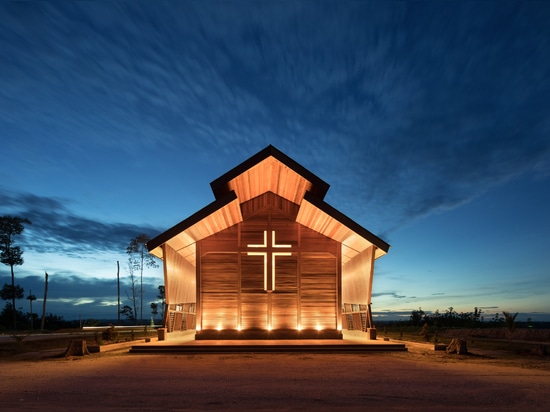 L'église Oikumene en Indonésie, entièrement en bois