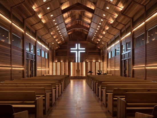 L'église Oikumene en Indonésie, entièrement en bois