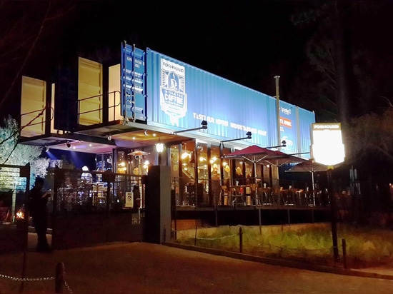 Le café-restaurant en porte-à-faux de récipient d'expédition saute vers le haut à Johannesburg