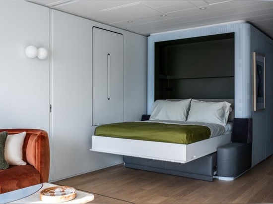 L'appartement flottant moderniste fait référence aux paquebots du milieu du siècle