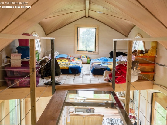 La caravane en bois étonnante de Pequod adapte confortablement une famille de quatre