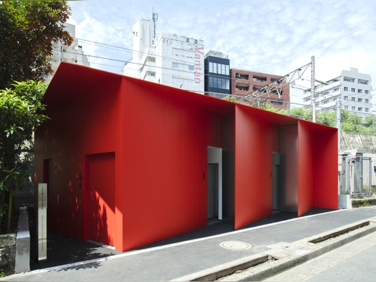 Toilettes de Higashi Sanchome / Nao Tamura