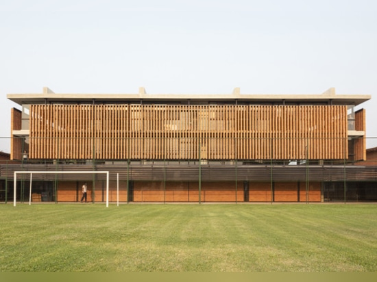 Une école idéale au Paraguay, avec des patios tropicaux et des matériaux naturels