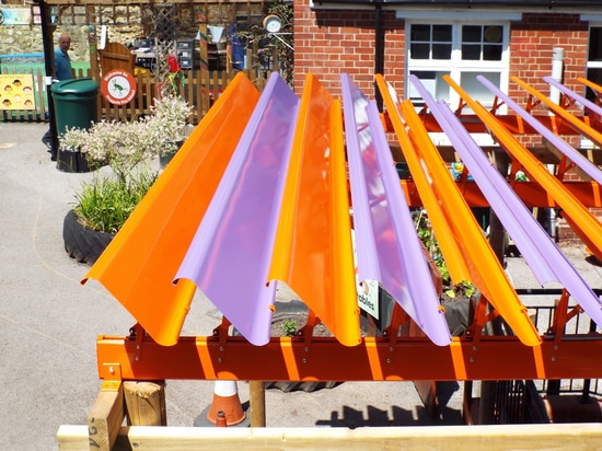 Auvent de l'école maternelle Huggets avec pergola Cospilouvre