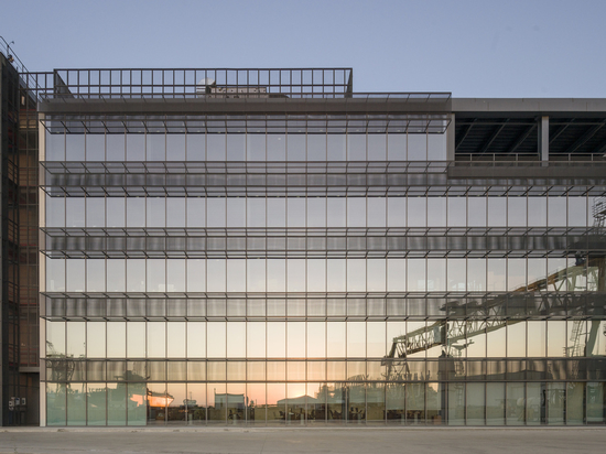Bureau de l'administration du chantier naval Gemak / CM Mimarlık