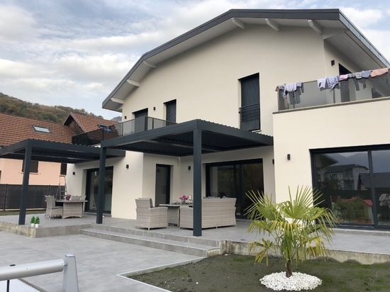 Pergolas bicolores CospiBio dans une résidence à Albertville-France