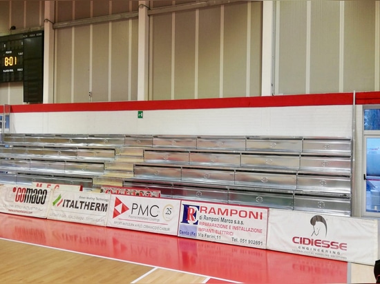 TRIBUNES PRÉFABRIQUÉES AU PALAIS DES SPORTS DE CENTO