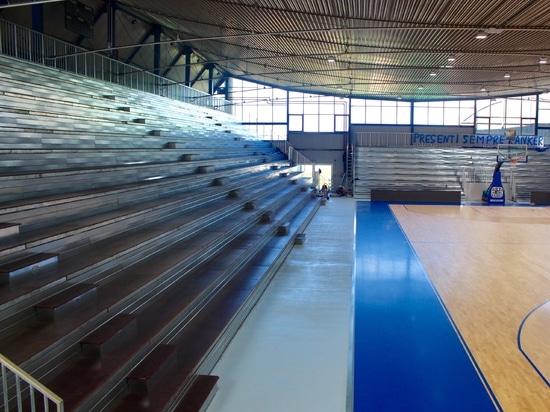 DES TRIBUNES PRÉFABRIQUÉES AU PALABERTOCCHI (ORZINUOVI)