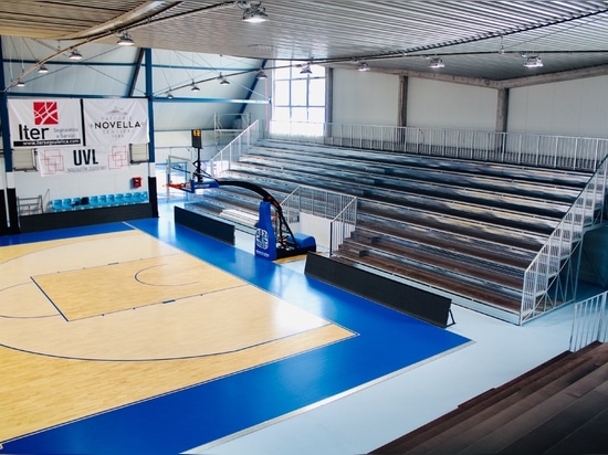 DES TRIBUNES PRÉFABRIQUÉES AU PALABERTOCCHI (ORZINUOVI)