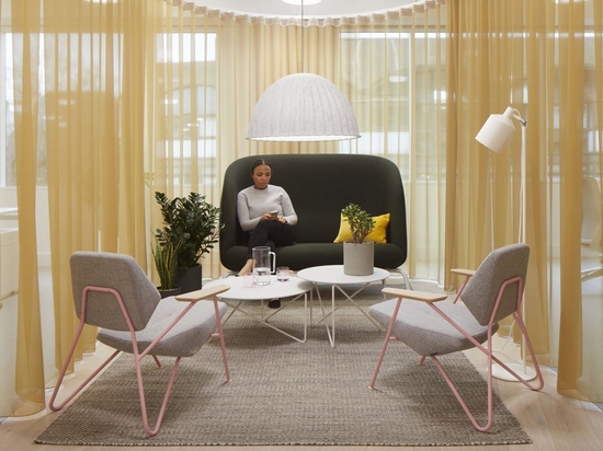 Buckley Gray Yeoman donne au bureau de Panagram à Londres une "esthétique rétro-pop"