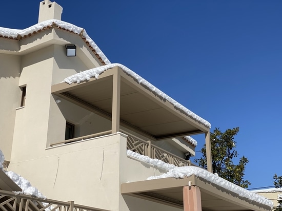 Pergola bioclimatique CospiBio - résistance aux conditions climatiques extrêmes