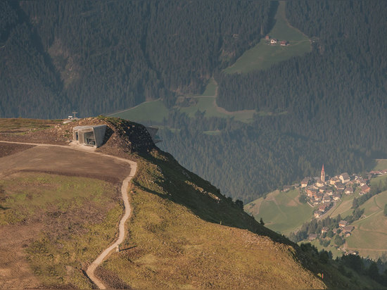 Architectes de Zaha Hadid, musée Corones, Tyrol du sud, Italie de montagne de Messner. © Wisthaler.com de photo