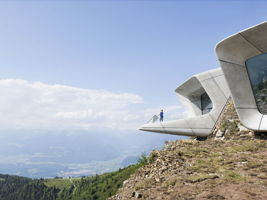 Architectes de Zaha Hadid, musée Corones, Tyrol du sud, Italie de montagne de Messner. © Werner Huthmacher de photo