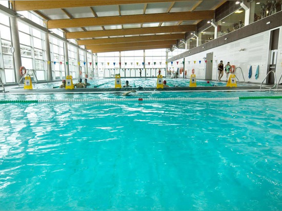 Complexe de sport et piscine