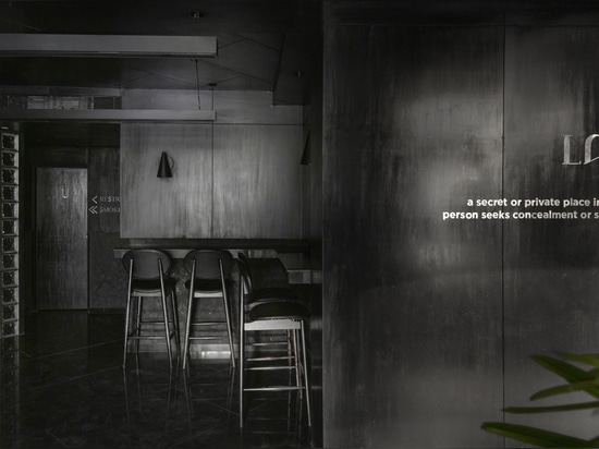 Le restaurant et bar Black Concrete / RENESA Architecture Design Interiors Studio