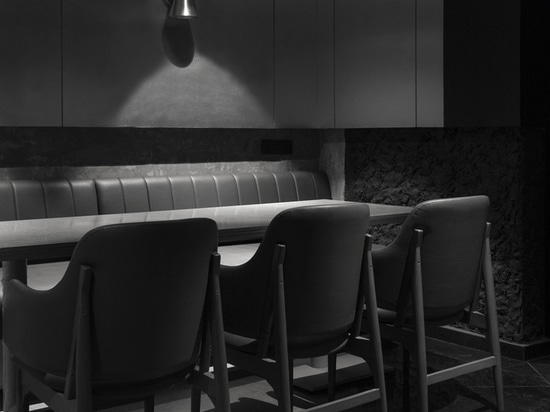 Le restaurant et bar Black Concrete / RENESA Architecture Design Interiors Studio