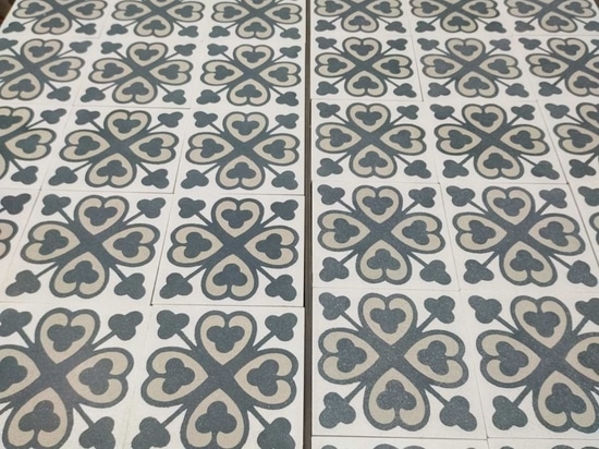 Carreaux de ciment fabriqués à la main dans l'usine de Viettiles