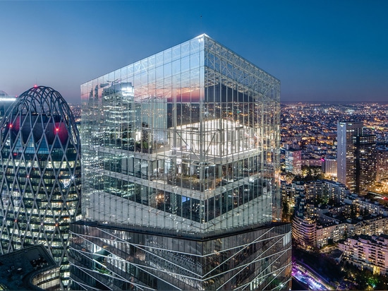 RÉALISATION D’ATTACHES POUR FAÇADE EN VERRE VEA, ADAPTÉS AU PROJET – TOUR SAINT-GOBAIN