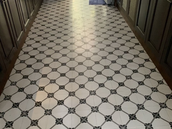 Accentuation du mur avec des carreaux de ciment