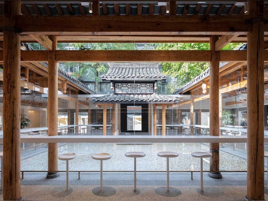 Un café a été aménagé dans cette vieille maison du Sichuan, en Chine