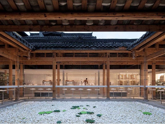 Un café a été aménagé dans cette vieille maison du Sichuan, en Chine