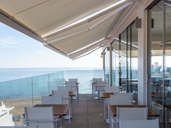 KE redessine le rooftop de l’hotel “The One” à Caorle